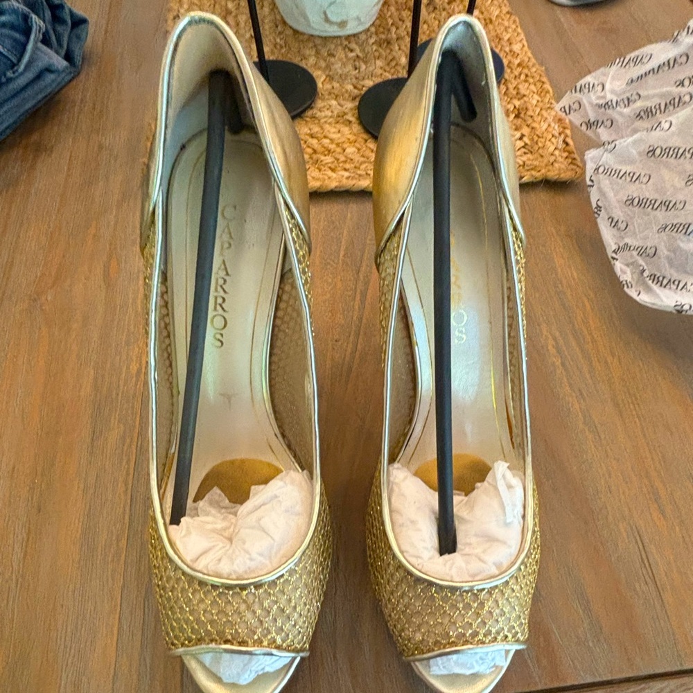 Women's style pumps